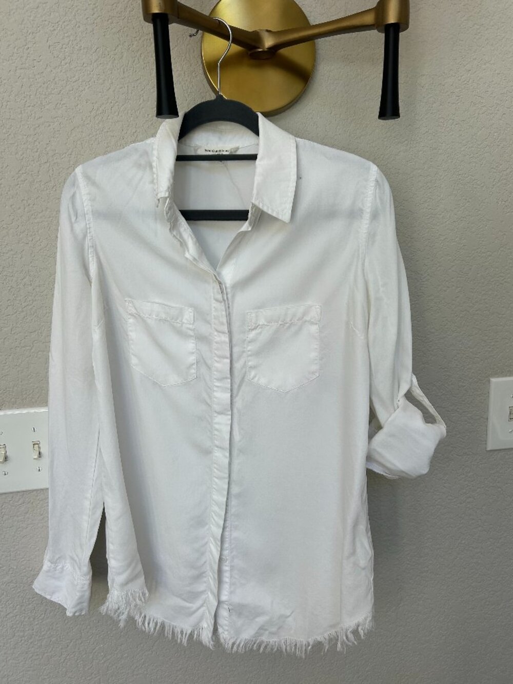 White button-down shirt with Frayed hem